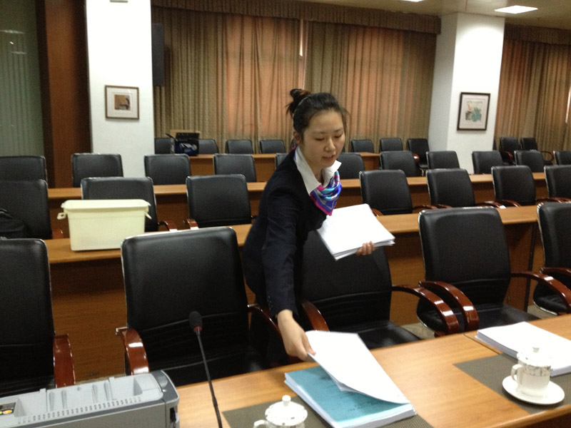 酒店會(huì)議服務(wù)禮儀的特點(diǎn)及其在企業(yè)形象策劃中的重要性